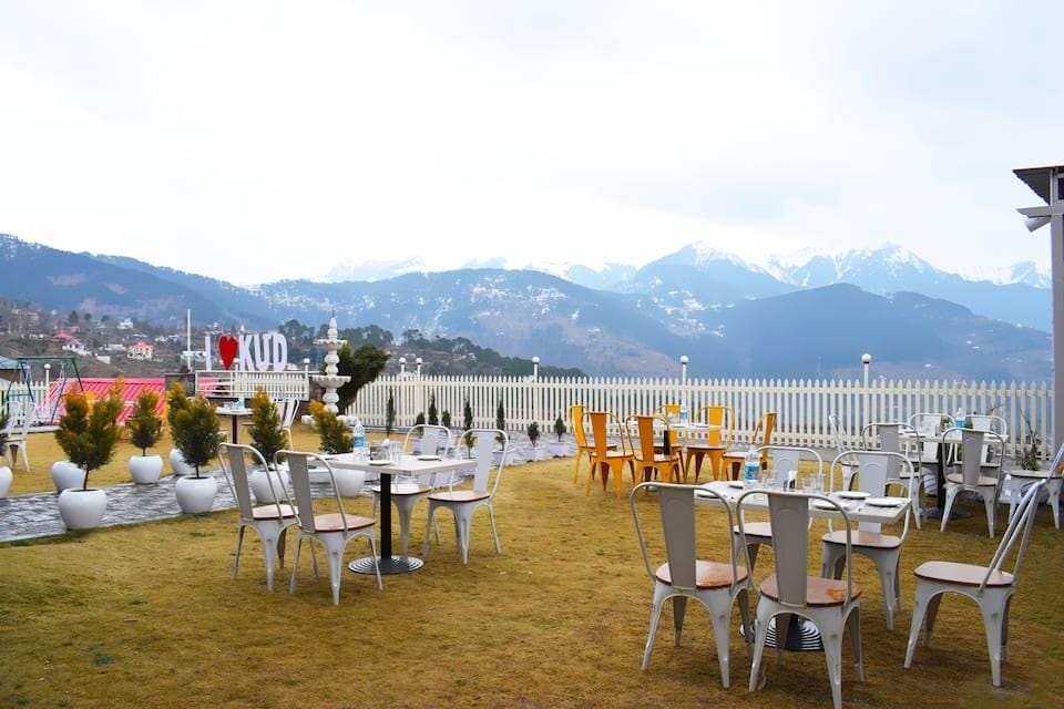 Levelup Heritage Patnitop Hotel in India