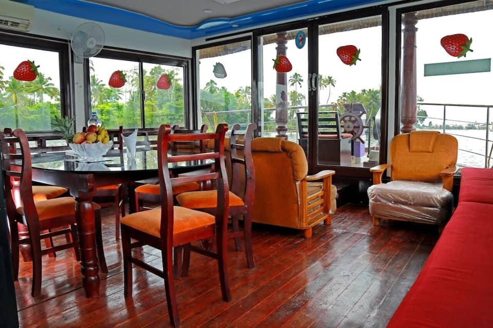 Kerala Houseboat Hotel in Tamil Nadu