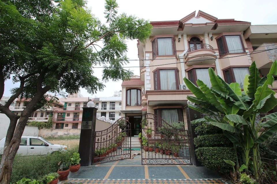 The Maple Leaf Hotel in Gurugram