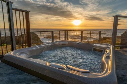 Puffin's Perch Hotel in Mendocino County