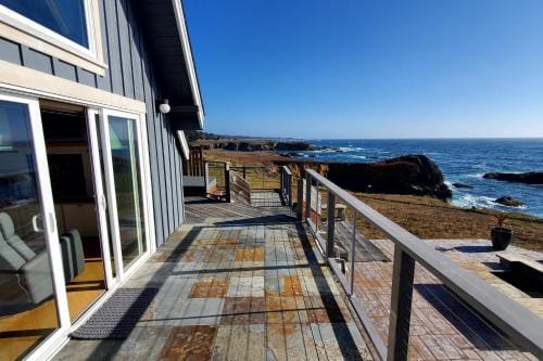 Puffin's Perch Hotel in Mendocino County