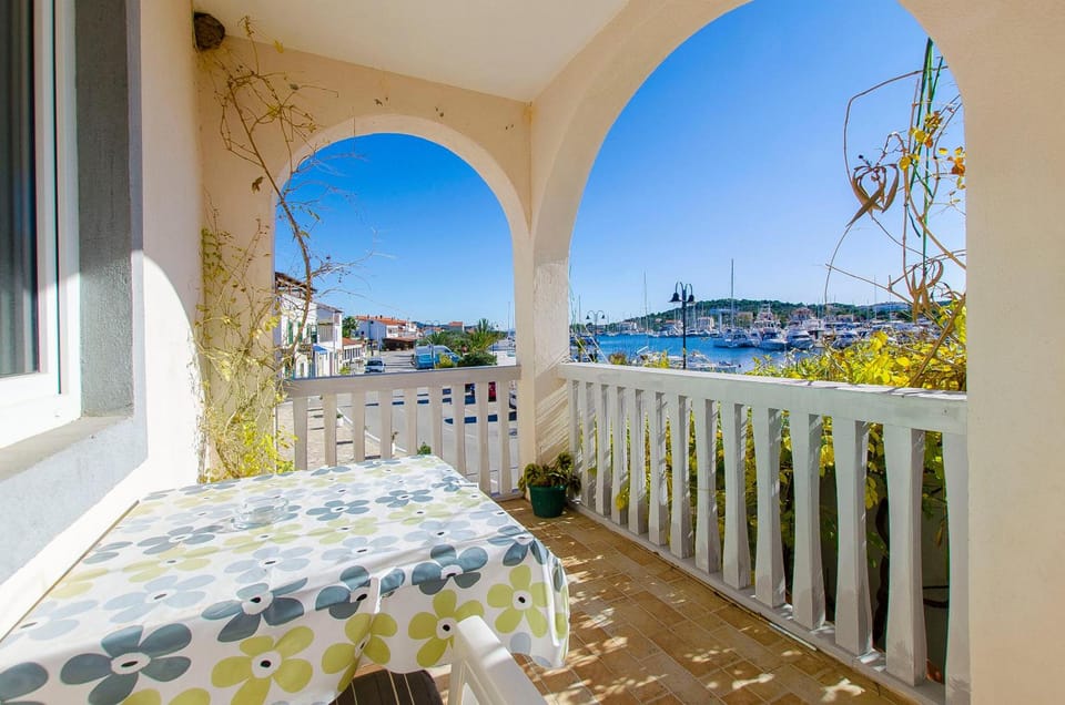 Apartments Ivanka Hotel in Tisno