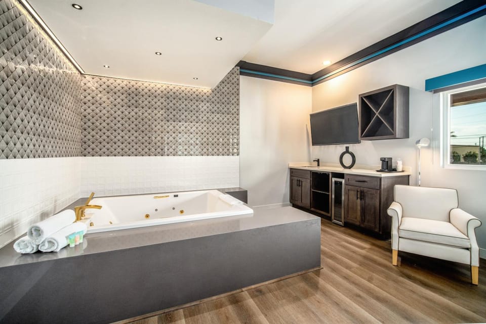 Aspire Inn Studios & Spas Hotel in Bellflower