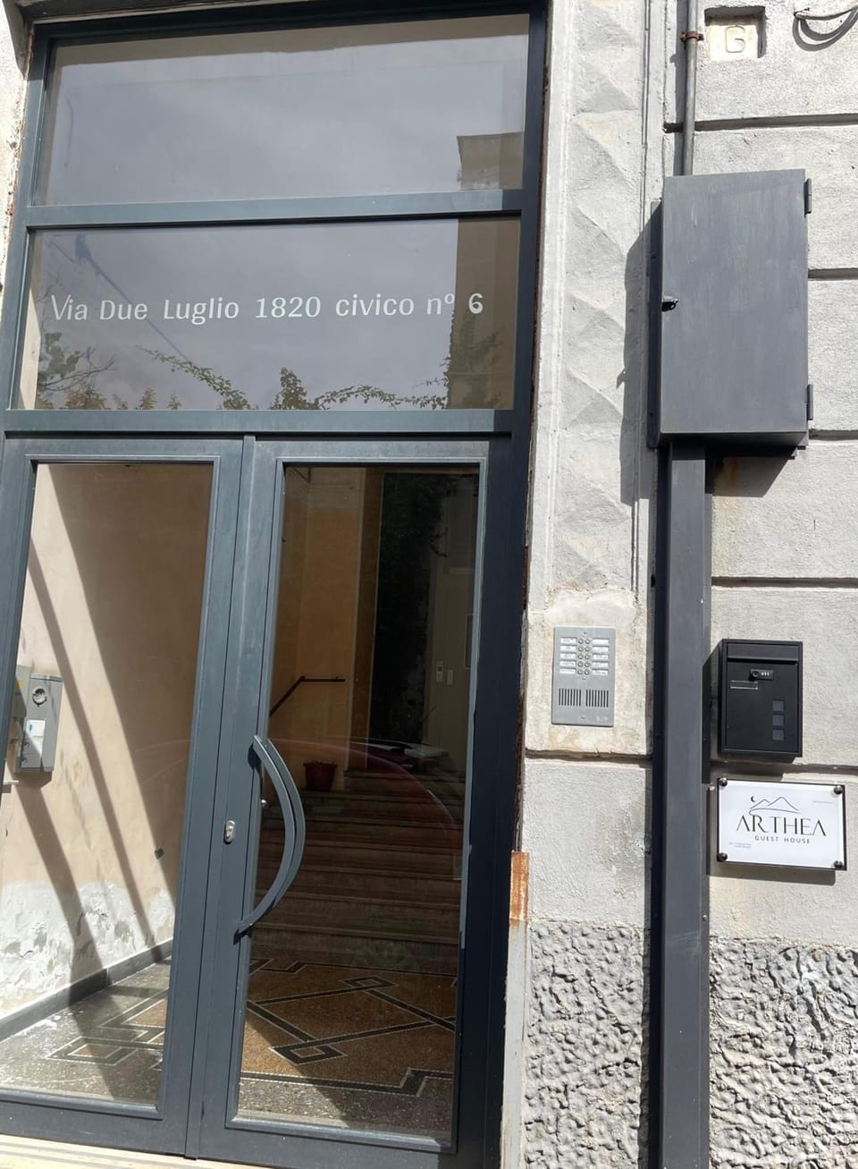 Arthea Guest House Hotel in Naples