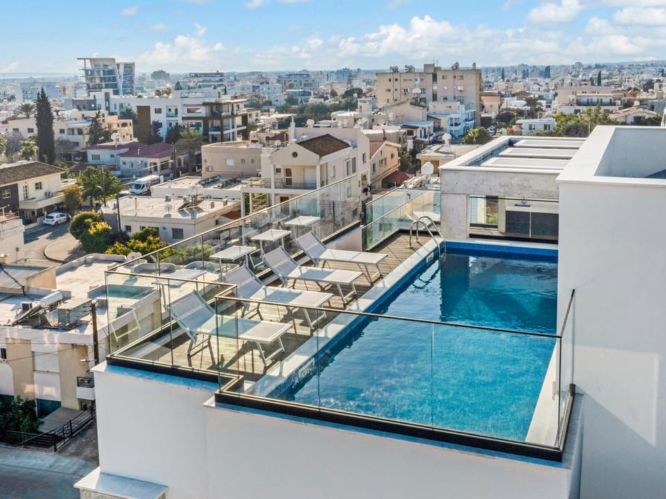Perfect vacation apartment for up to eight guests with balcony All yours Hotel in Limassol City