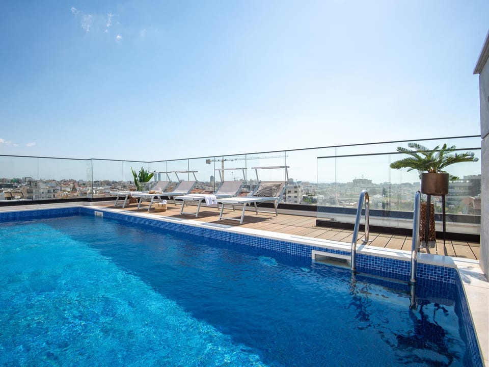 Perfect vacation apartment for up to eight guests with balcony All yours Hotel in Limassol City