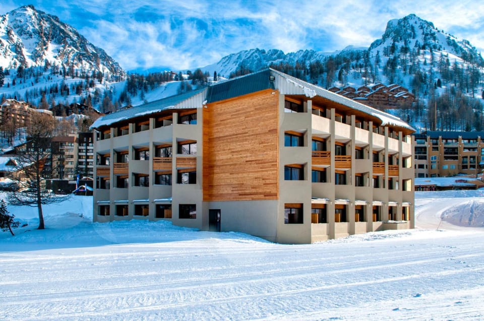 SOWELL RESIDENCES New Chastillon Apartment hotel in Isola