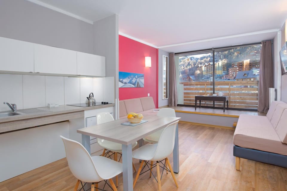 SOWELL RESIDENCES New Chastillon Apartment hotel in Isola