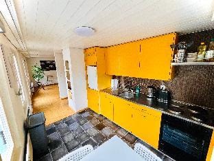 Newly furnished beautiful old building apartment in the center with Apple TV O1 Hotel in St. Gallen