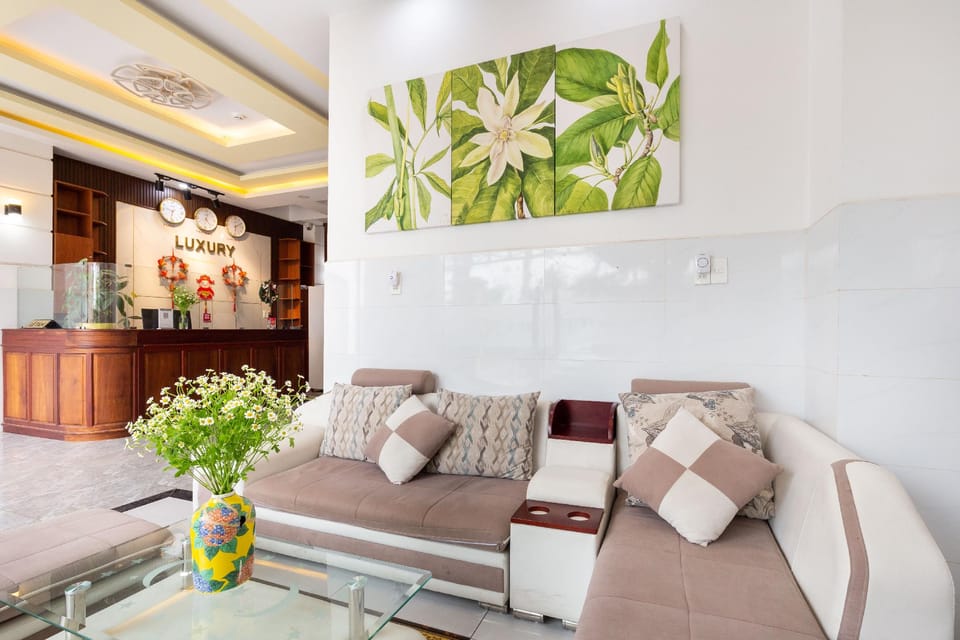 Shared lounge/TV area