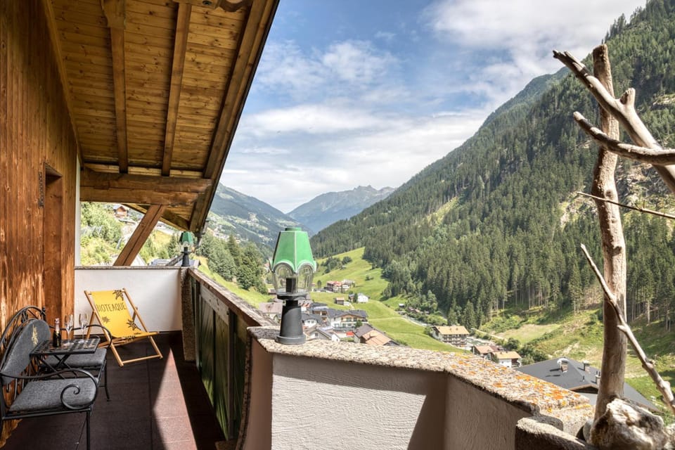 Hotel Edelweiß-Schlossl Hotel in Canton of Grisons