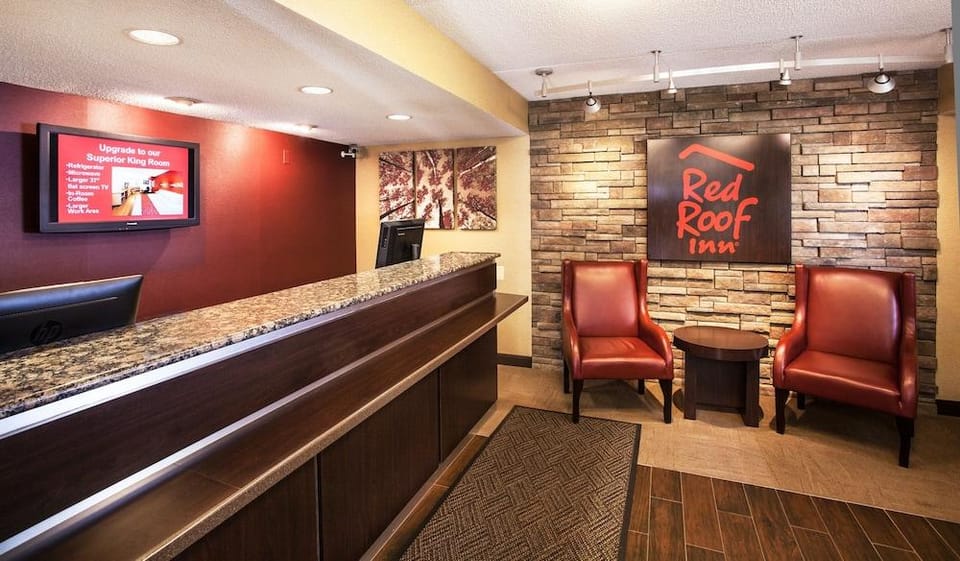 Red Roof Inn Detroit - Warren Hotel in Madison Heights