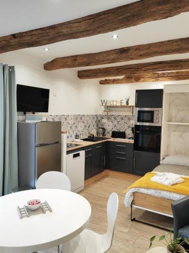 A La Memoire de Merlin " Gite Le Miroir Aux Fees " Hotel in Brittany
