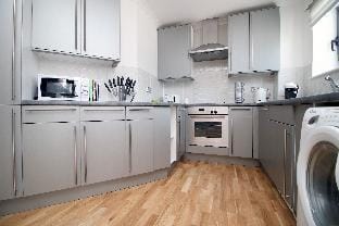 Dray Court - Luxury 2 Bedroom Apartment Hotel in Cardiff