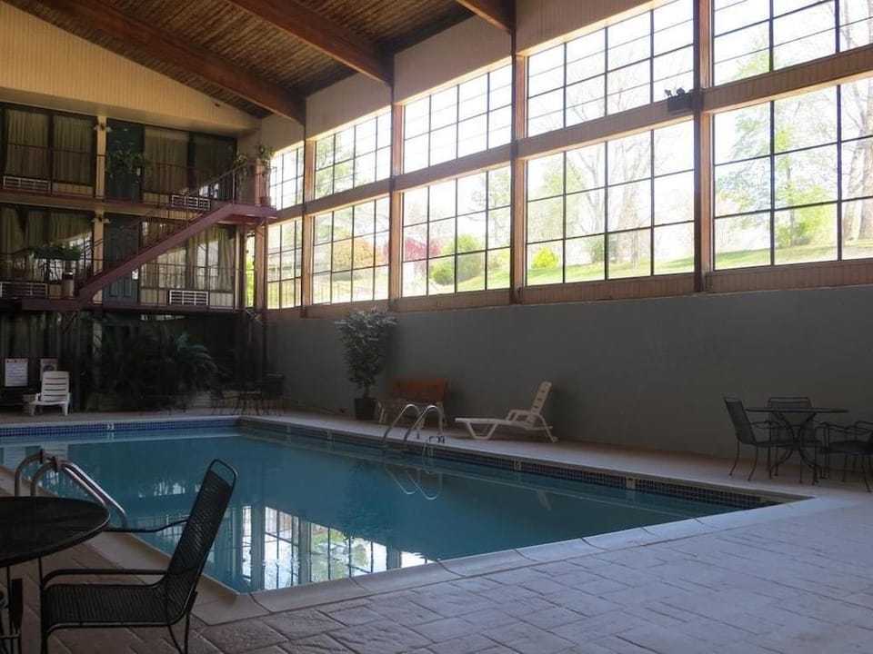 Lake Norfork Resort Hotel in Norfork Lake