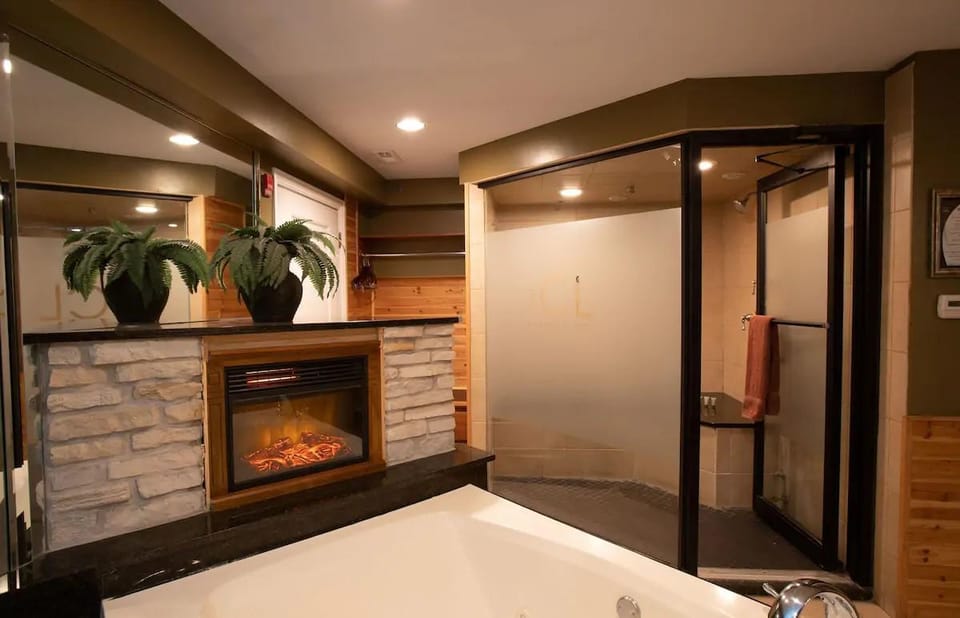 The Champagne Lodge & Luxury Suites Hotel in Indiana