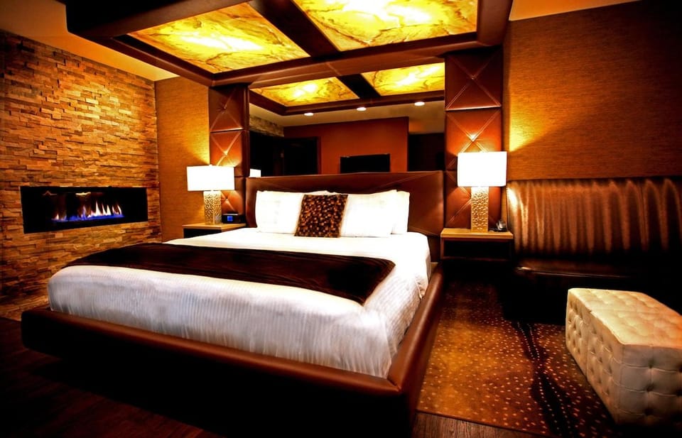 The Champagne Lodge & Luxury Suites Hotel in Indiana