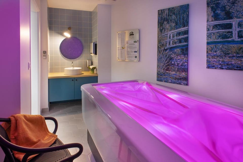 DOMITYS Residence services seniors LE PARC DES AUBIERS Apartment hotel in Poissy