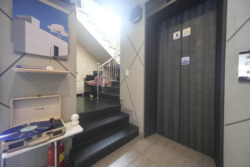 Lazzi Hotel Motel in Busan