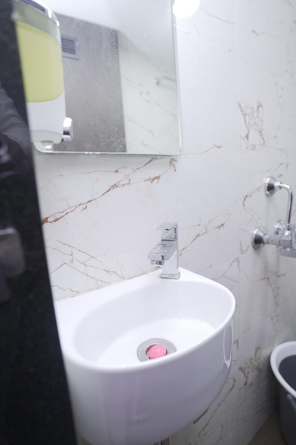 Elliott Inn, Malad Hostel in Mumbai