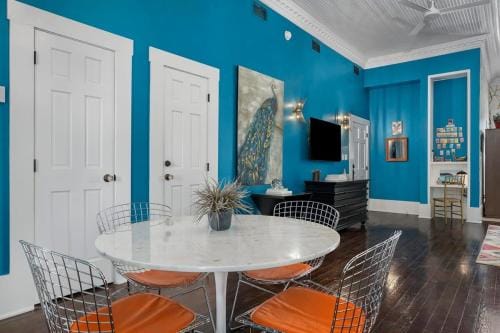 The Loft on Main St loft with balcony views Inn in Fredericksburg