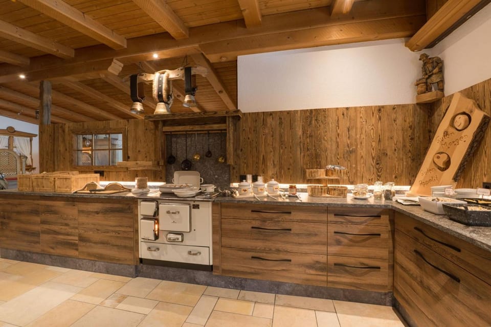 Hotel Hollroah Hotel in Canton of Grisons