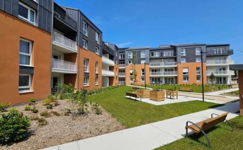 DOMITYS LES COLOMBINES - Residence Services Seniors Hotel in Brittany