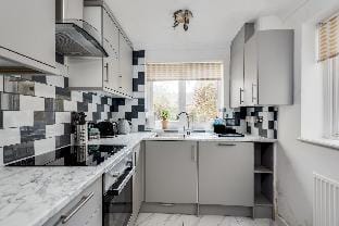 Bright & Spacious 2-Bedroom Jericho House Hotel in Oxford