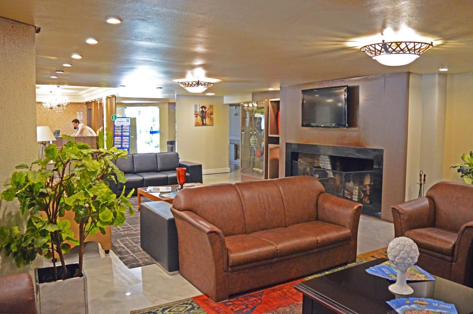 Shared lounge/TV area