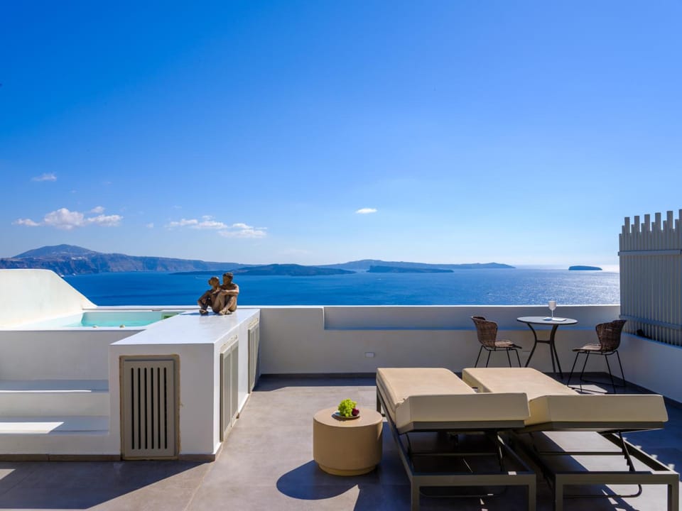 Oia Treasures Art Suites Hotel in Oia