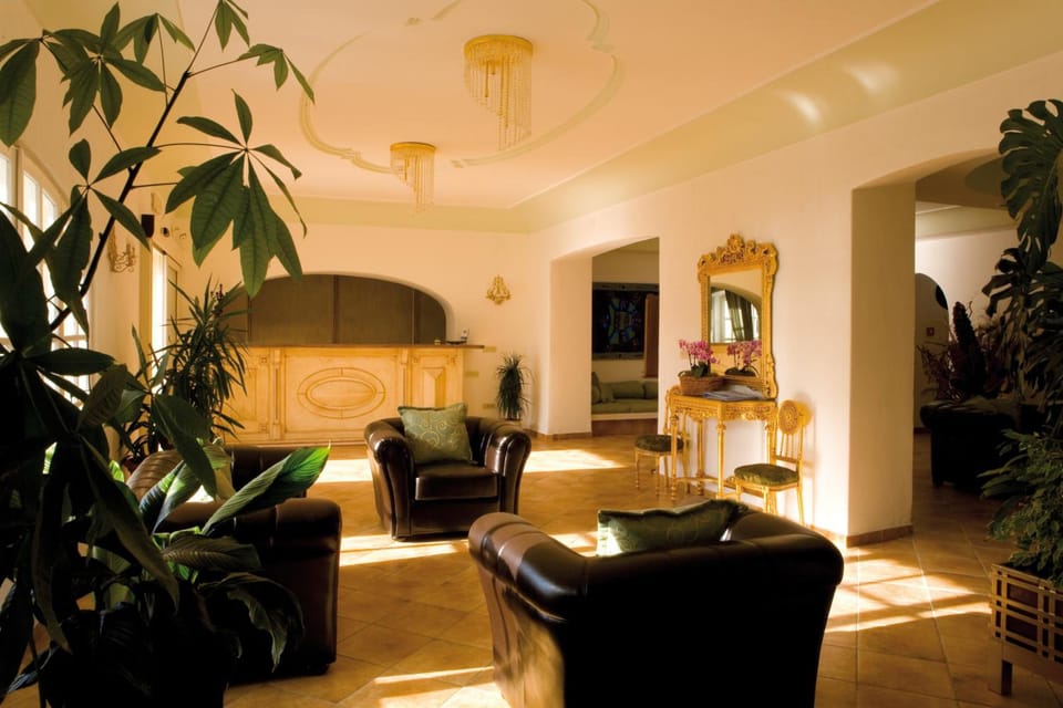Hotel La Scogliera Hotel in Forio