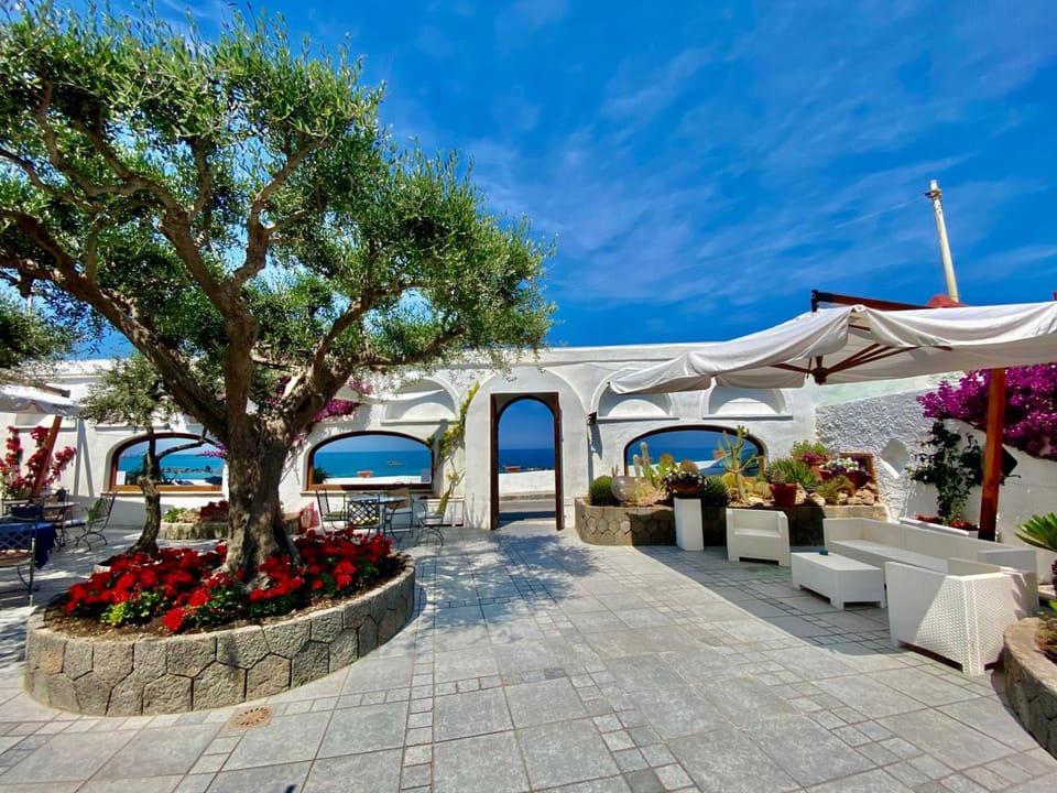 Hotel La Scogliera Hotel in Forio