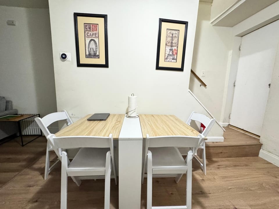 Downtown Private Room - Close to Topgolf, Horseshoe Casino, UM Baltimore Hostel in Baltimore