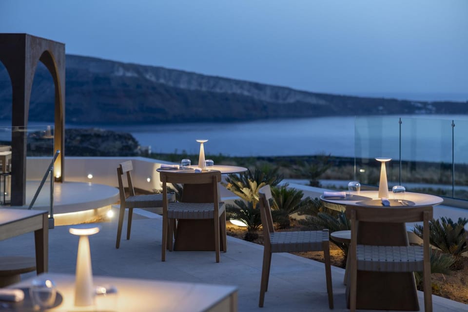 Santo Mine Oia Suites Hotel in Oia