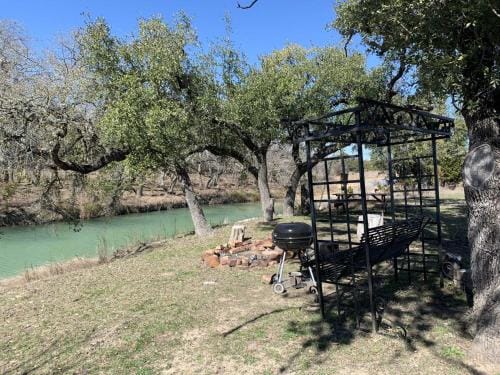 Bandera Stronghold - Red Cloud Cabin Hotel in Rio Grande