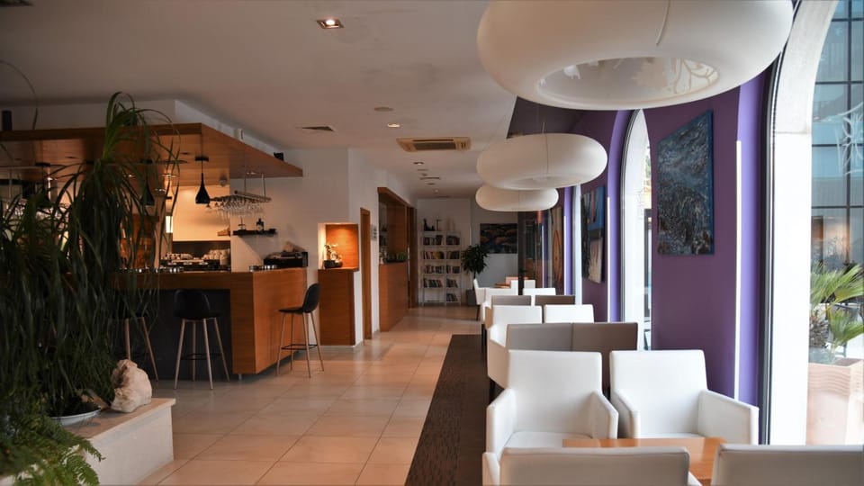 Bar/lounge