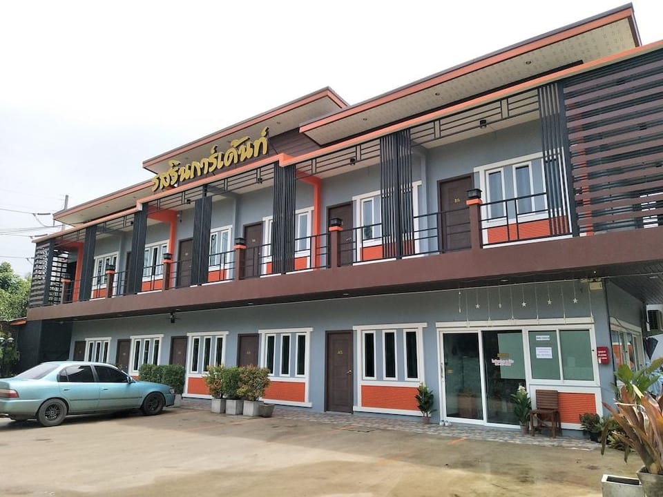 Rodsarin Garden Saraburi Hotel in Laos