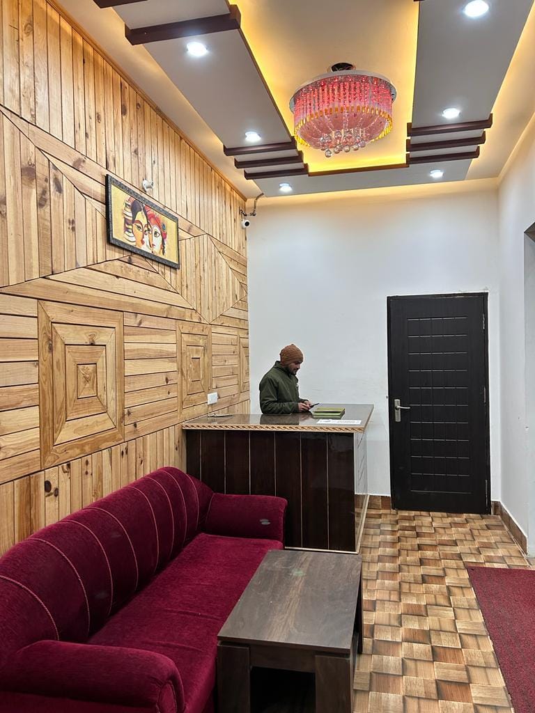 HOTEL HIMALAYAN FOXHOLE  Hotel in Uttarakhand