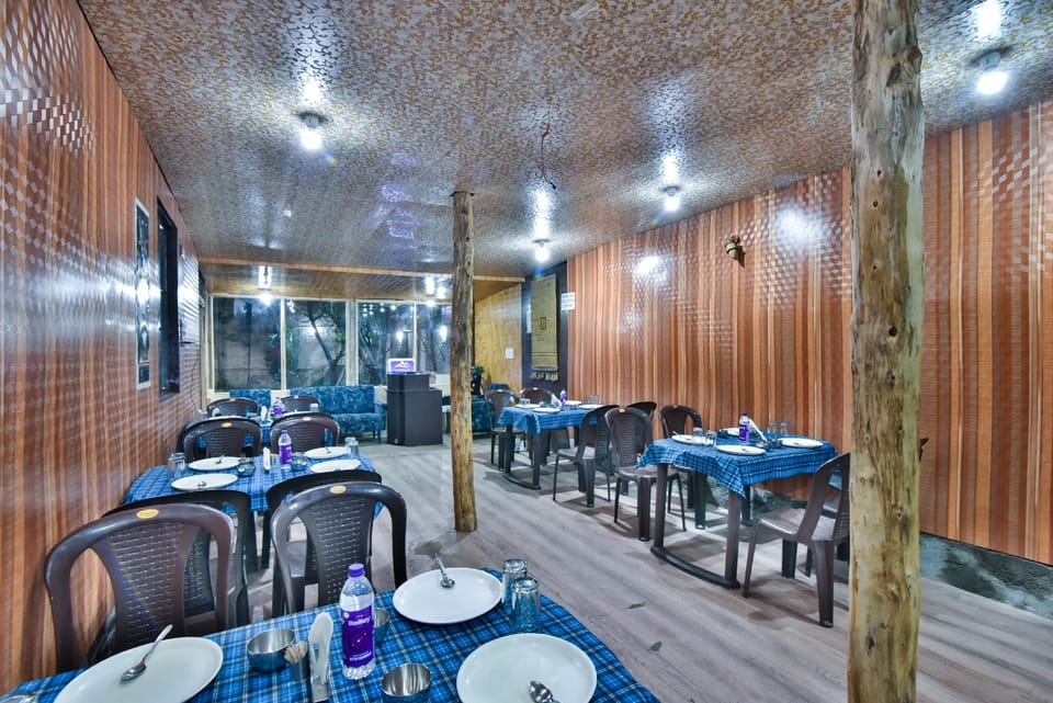 The Iceland Hotel Srinagar Hotel in India