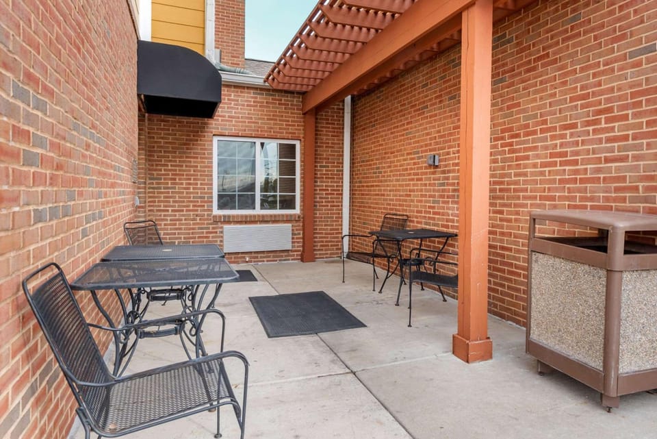 Birch Hill Suites - South Bend Hotel in South Bend