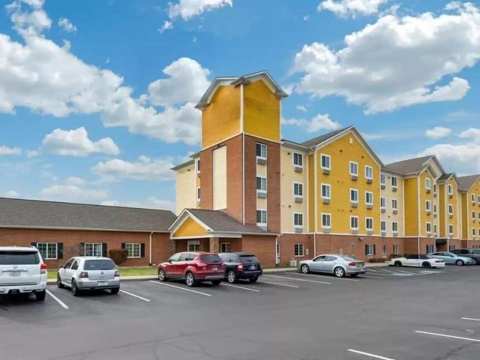 Birch Hill Suites - South Bend Hotel in South Bend