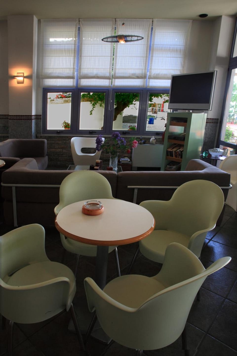Shared lounge/TV area