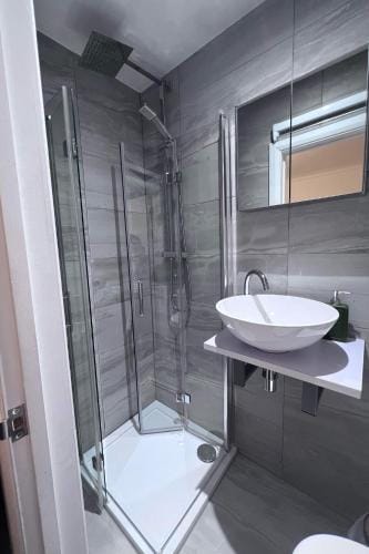 Number 25 Hotel in Horley
