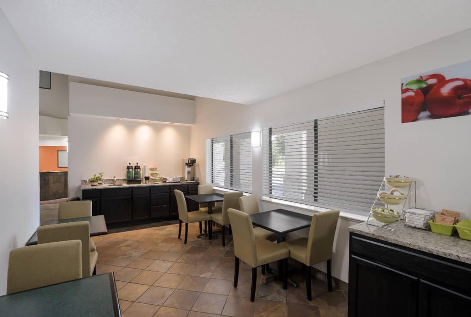 Quality Inn & Suites Junction Hotel in Rio Grande