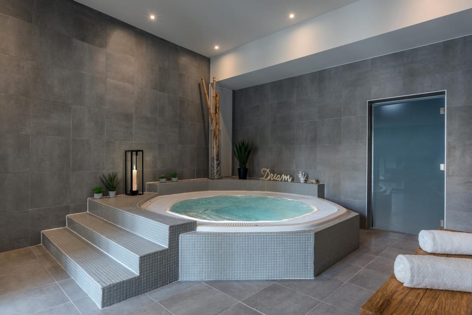 Hot tub