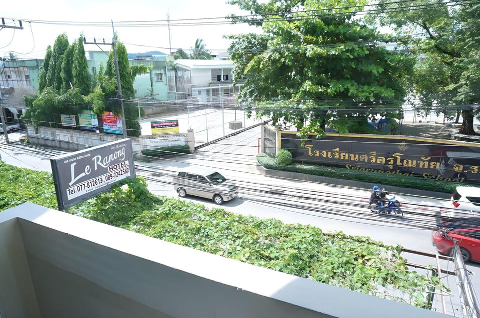 Le Ranong Bistro and Guesthouse Hotel in Ranong, Khao Niwet, Mueang Ranong District, Ranong 85000, Thailand