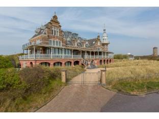 Apartment right in the centre of Domburg Hotel in Domburg