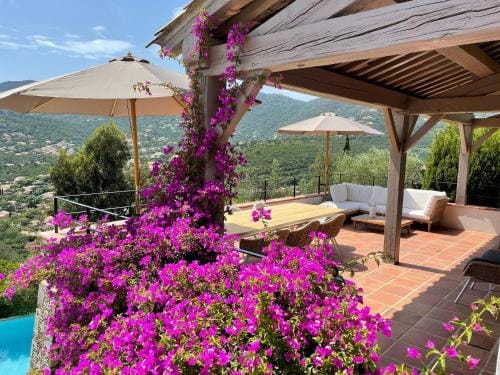 Villa in Cavalaire with Sea View  Pool Hotel in Cavalaire-sur-Mer