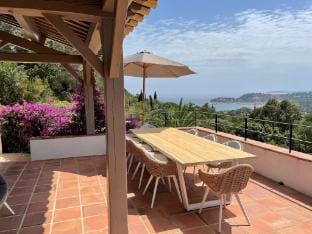 Villa in Cavalaire with Sea View  Pool Hotel in Cavalaire-sur-Mer