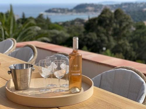 Villa in Cavalaire with Sea View  Pool Hotel in Cavalaire-sur-Mer